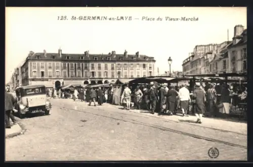 AK St-Germain-en-Laye, Place du Vieux-Marché animée avec des étals et passants