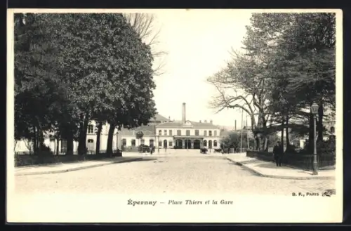 AK Épernay, Place Thiers et la Gare