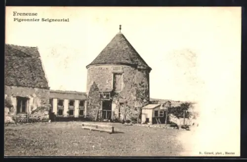 AK Freneuse, Pigeonnier Seigneurial