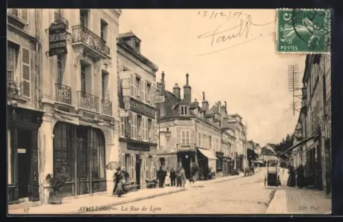 AK Avallon, La Rue de Lyon