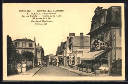 AK Houlgate, Rue du Marché avec l`Hôtel des Fleurs et restaurant à proximité