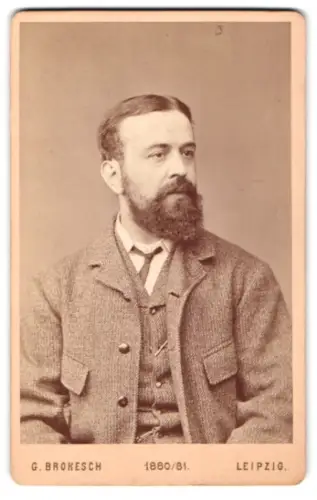 Fotografie G. Brokesch, Leipzig, Ritterstrasse 7, Herr mit Bart und Anzug