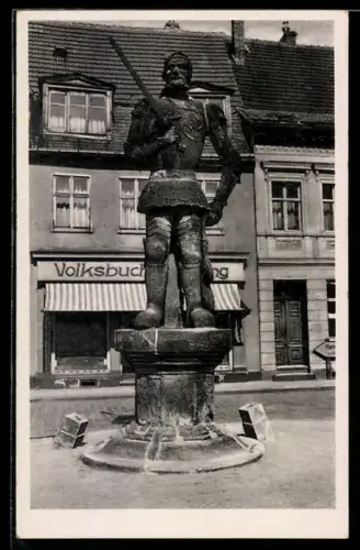 AK Perleberg, Roland vor der Volksbuchhandlung