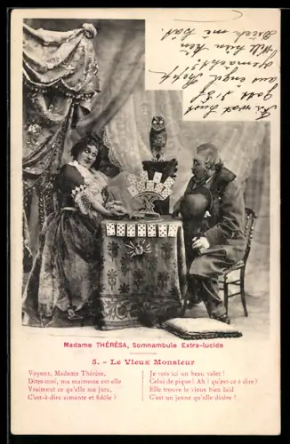 AK Le Vieux Monsieur Madame Theresa, Somnambule Extra-lucide, Kartenlegerin mit Eule auf dem Kopf