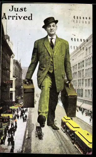 AK Riesiger Mann läuft durch eine Strasse