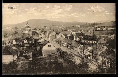 AK Zdice, Ortsansicht mit Strassenblick aus der Vogelschau