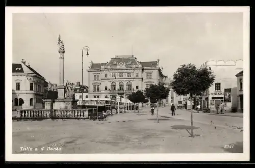 AK Tulln a. d. Donau, Strassenpartie mit Denkmal