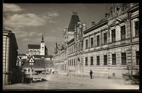 AK Poysdorf, Strassenansicht mit Blick zur Kirche