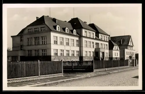 AK Dolni Roven, skola