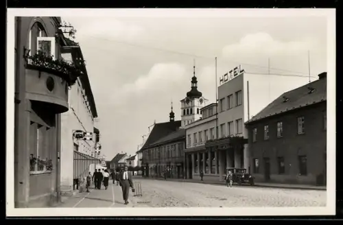 AK Chlume, Strassenpartie mit Hotel