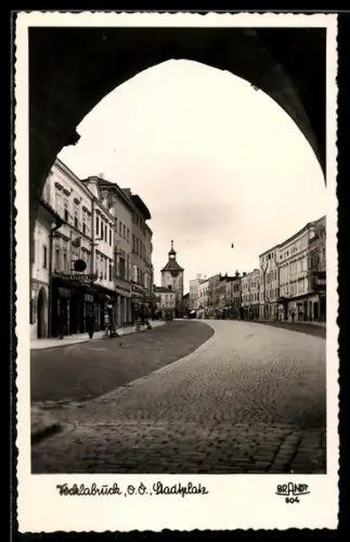 AK Vöcklabruck /O. Ö., Stadtplatz mit Geschäften