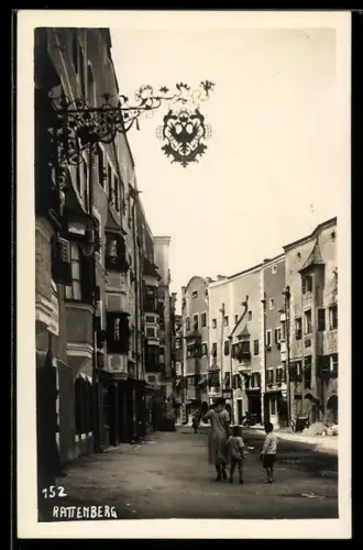 AK Rattenberg, Strassenpartie mit Geschäften