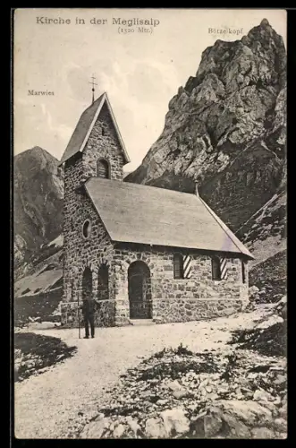 AK Meglisalp, Wanderer vor der Kirche