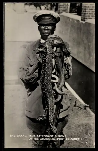 AK Port Elizabeth, The Snake Park attendant & some of his charges, Schlangenbeschwörer