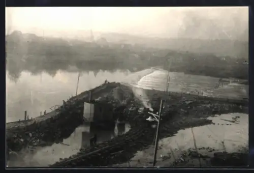 Foto-AK Kirchheim /Neckar, Wehrabbruch im Herbst 1927, Bagger bei Dammarbeiten