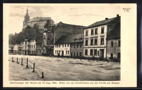 AK Weida i.Th., Blick von der Kirchbrücke auf die Strasse am Wasser