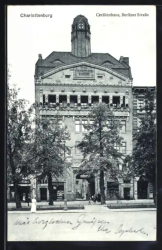 AK Charlottenburg, Cecilienhaus in der Berliner Strasse mit Grünanlagen