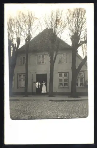 Foto-AK Neumünster, Haus Familie von Ahlften 1908, Aussenansicht