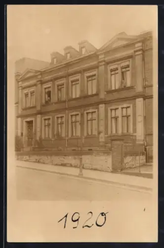 Foto-AK Treuen /Vogtland, Wohnhaus in der Hindenburgstrasse 28, 1920
