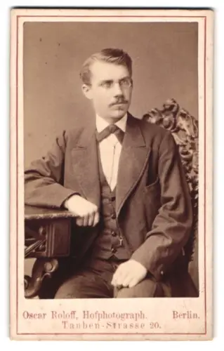 Fotografie Oscar Roloff, Berlin, Tauben-Strasse 20, Porträt eines Herren