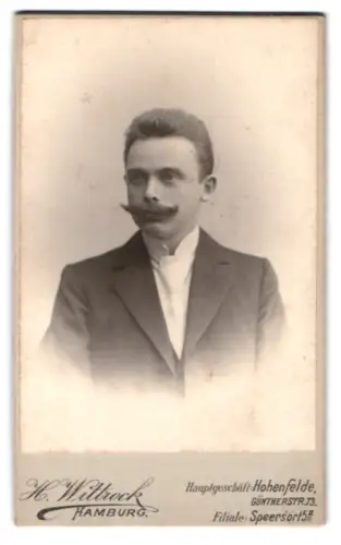 Fotografie H. Wittrock, Hamburg, Güntherstr. 73, Porträt eines Herren mit markantem Schnurrbart