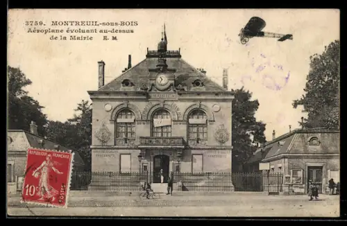 AK Montreuil-sous-Bois, Aéroplane évoluant au-dessus de la Mairie