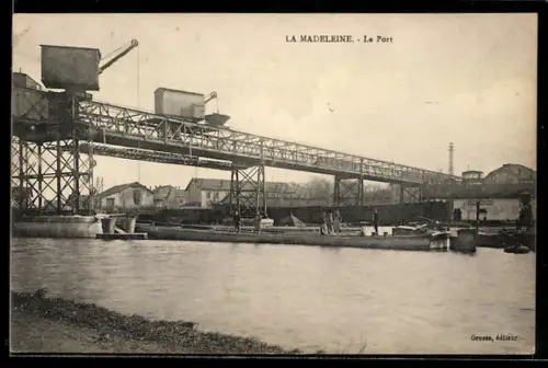 AK La Madeleine, Le Port