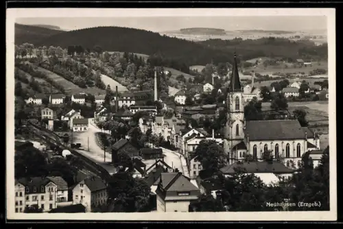 AK Neuhausen /Erzgeb., Strassenpartie mit Kirche
