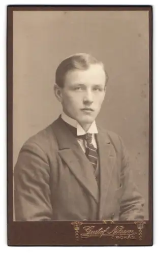 Fotografie Gustaf Nilsson, Borås, Porträt eines jungen Mannes