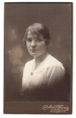 Fotografie Atelier Flora, Stockholm, Hornsgatan 102, Porträt einer Frau