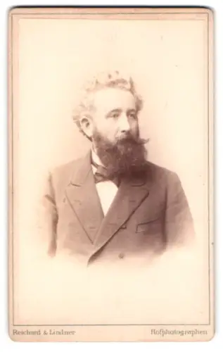 Fotografie Reichard & Lindner, Berlin, Unter den Linden 54/55, Porträt eines Mannes mit Bart