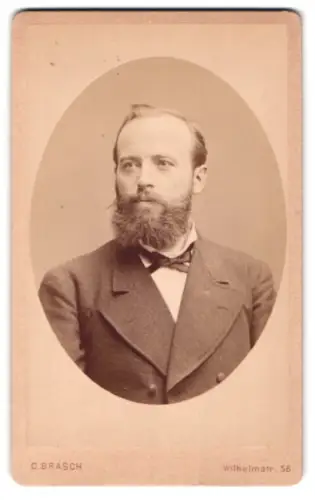 Fotografie C. Brasch, Berlin, Wilhelmstrasse 58, Porträt eines bärtigen Mannes