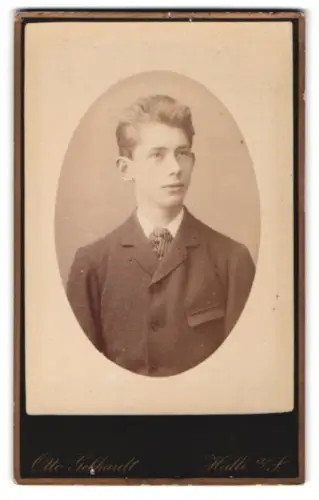 Fotografie Otto Gebhardt, Halle a. S., Poststrasse 9, Porträt eines jungen Mannes