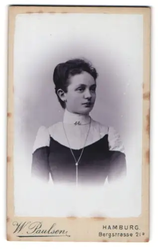 Fotografie W. Paulsen, Hamburg, Bergstrasse 21a, Porträt einer jungen Frau