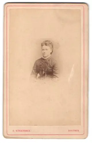 Fotografie S. Steenbock, Rostock, Kofsfelder Strasse 7, Porträt einer Dame