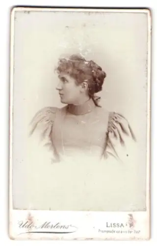 Fotografie Udo Mertens, Lissa in Posen, Promenade, Porträt einer Dame im Profil