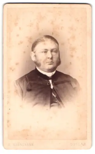 Fotografie O. Sonnemann, Goslar, Porträt eines Herren