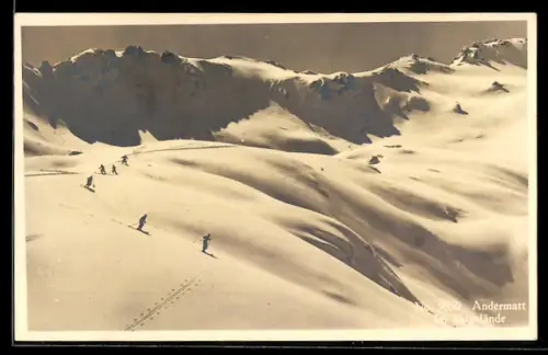 AK Andermatt, Skigelände mit Skifahrer