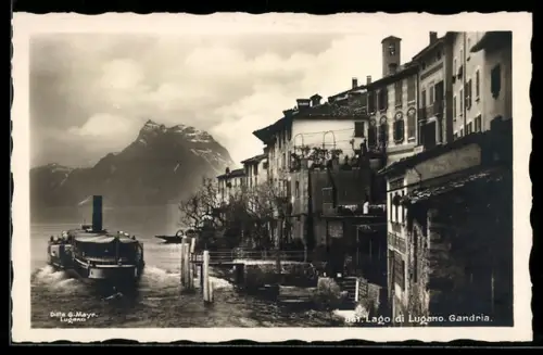 AK Gandria /Lago di Lugano, Ortsansicht mit Raddampfer