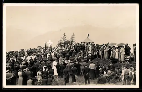 Foto-AK Crans-Montana, Religiöse Veranstaltung, Kreuz, Pavillon