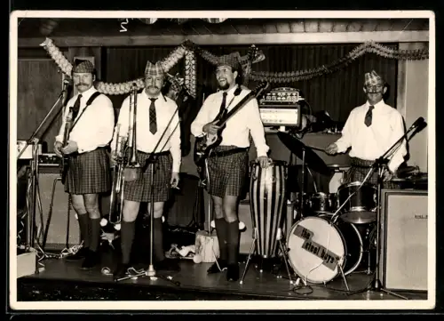 AK Unterwasser, Hotel Sternen, Band in Kilts