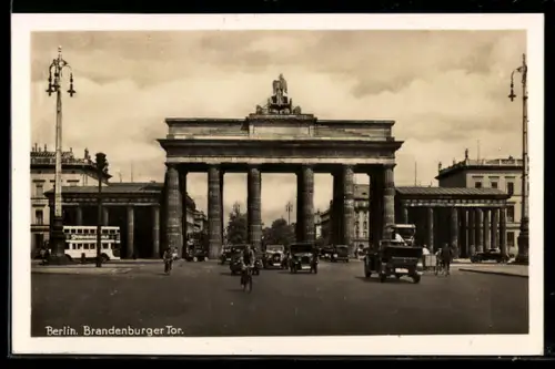 AK Berlin, Verkehr am Brandenburger Tor