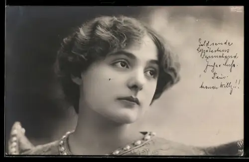 Foto-AK NPG Nr. 142: Hübsche Frau mit melancholischem Ausdruck