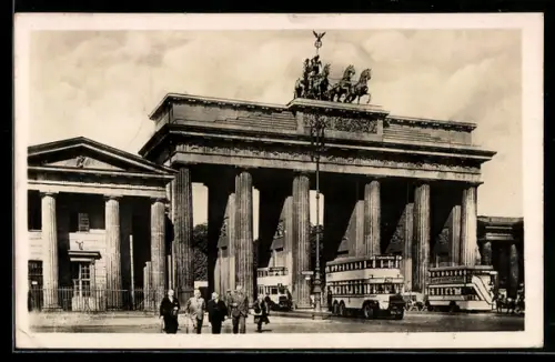 AK Berlin, Brandenburger Tor, Omnibus am Pariser Platz