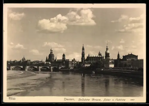 Foto-AK Walter Hahn, Dresden, Nr. 10817: Dresden, Frauenkirche, Hofkirche und Schloss