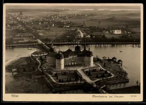 Foto-AK Walter Hahn, Dresden, NR 10074: Moritzburg, Jagdschloss aus der Vogelschau