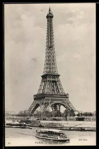 AK Paris, La Tour Eiffel, Eiffelturm mit Dampfer auf der Seine