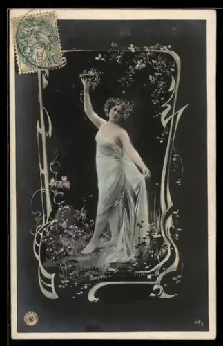 Foto-AK NPG Nr. 367 /8: Leicht bekleidete Dame mit Blumen im Haar und erhobenen Arm