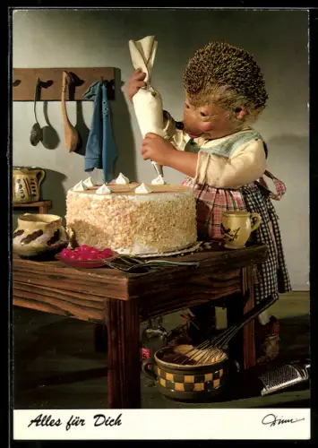 AK Alles für dich! Meckis Frau dekoriert eine Torte