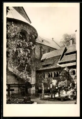 Foto-AK Deutscher Kunstverlag, NR 41: Hildesheim, Dom, Kreuzhof und Tausendjähriger Rosenstock
